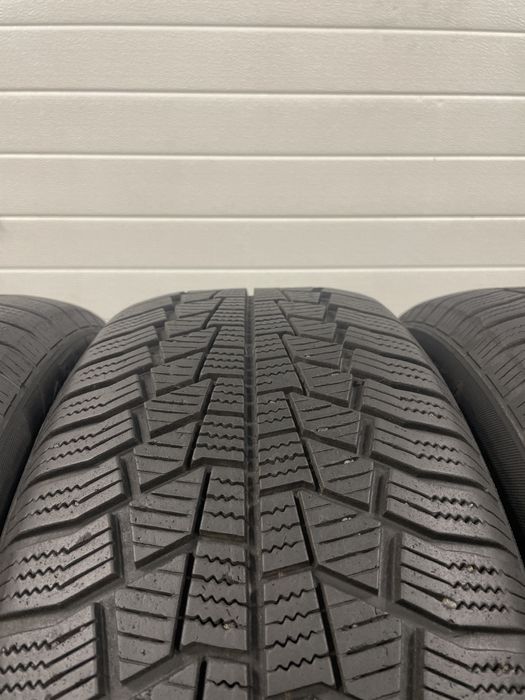 Komplet Opon Zimowych 215/55 R17 Viking