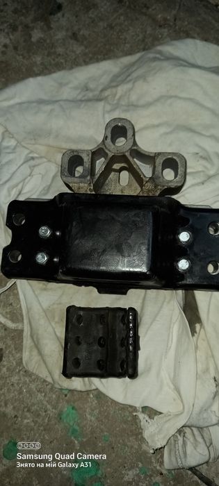 Подушка АКПП на Пасат б6 2.0тді дсг6