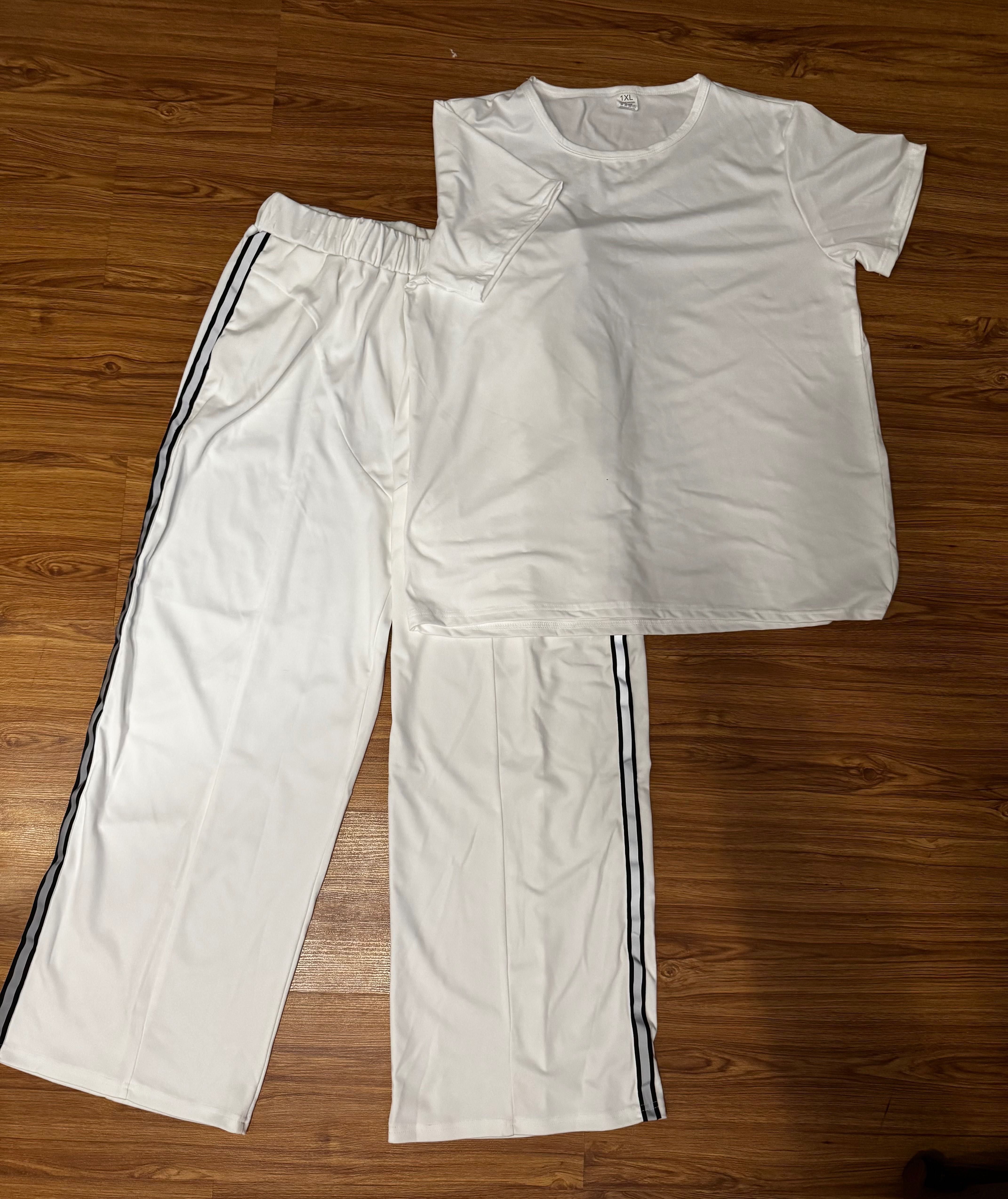 Білий костюм з брюками та футболкою, size XL