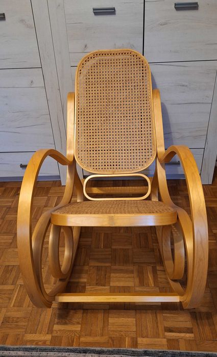 Fotel bujany drewniany