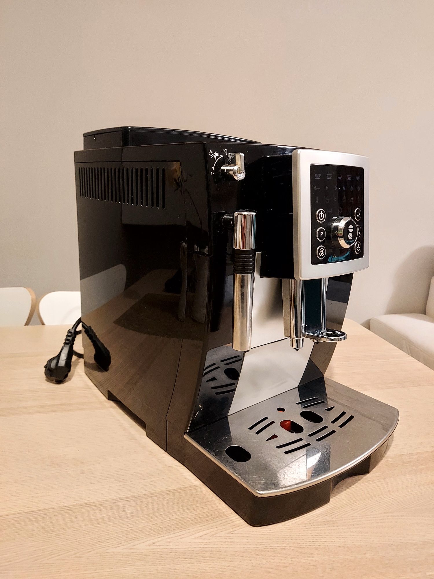Máquina café automática DéLonghi Intensa
