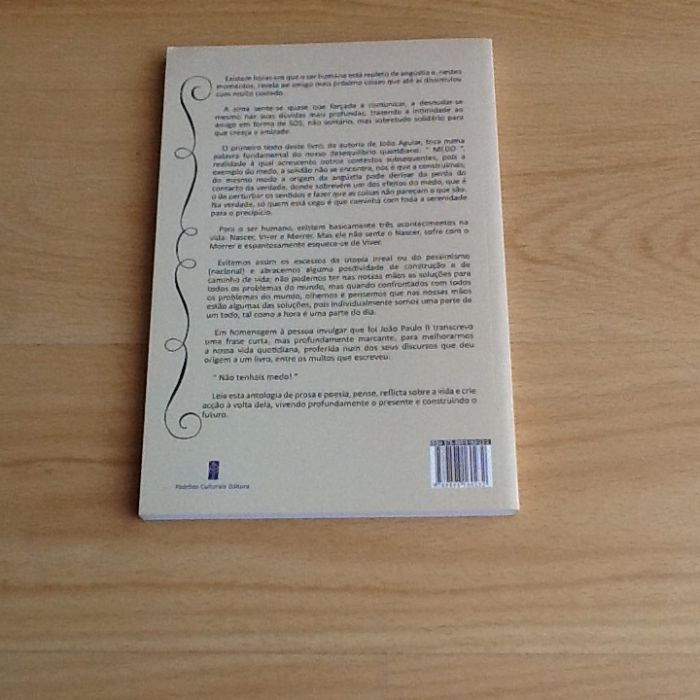 Nas margens da solidão - Livro