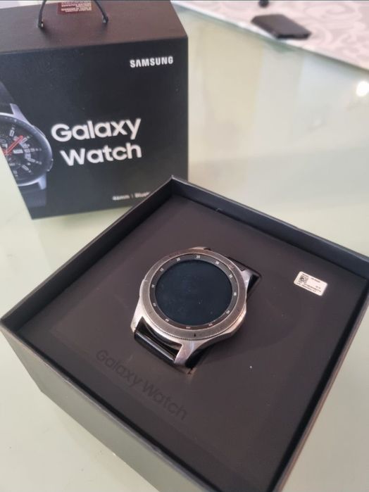 Samsung Galaxy Watch - 46mm
Bluetooth + LTE

O relógio segue na caixa