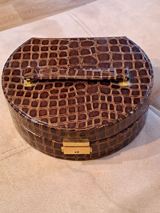 Шкатулка для прикрас