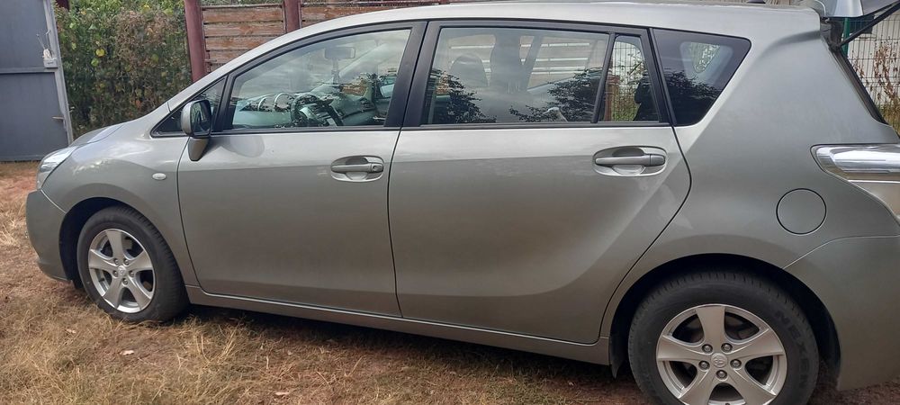 Тойота версо 2011р.