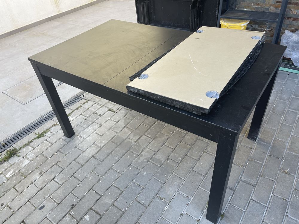Mesa ikea preta em bom estado