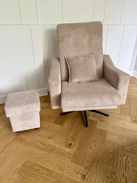 Wygodny fotel obrotowy z PRL