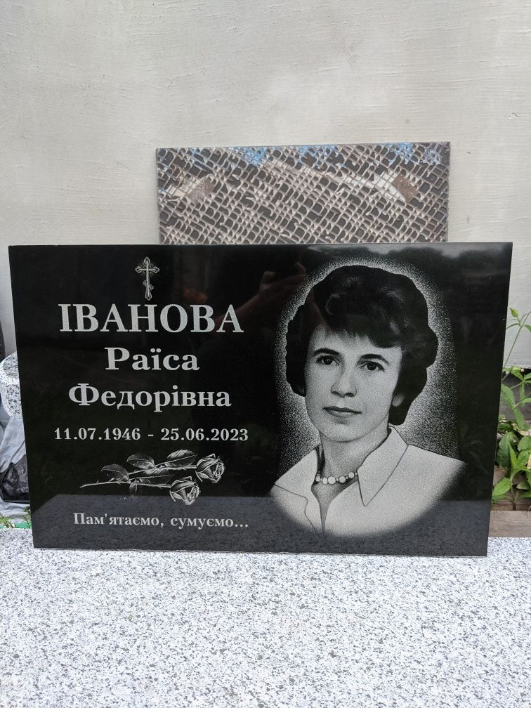 Гранитные таблички на крест на могилу