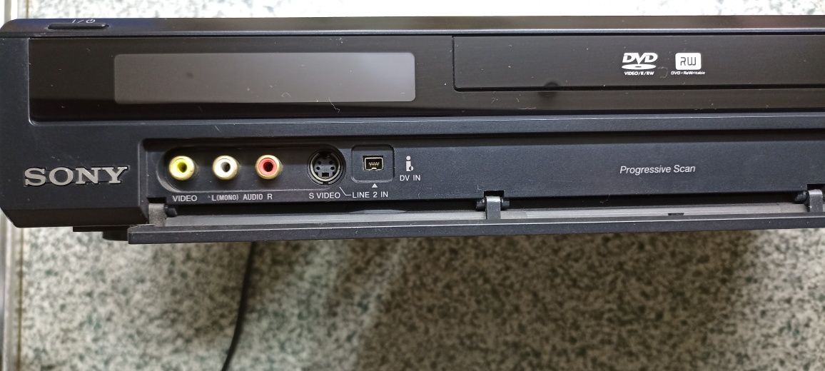Продам DVD player Sony rdr - gx 210