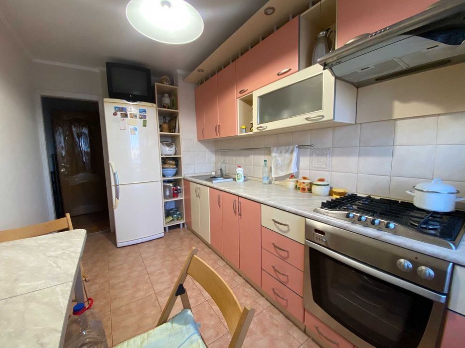 Продається трикімнатна квартира Центр. Сертифікат