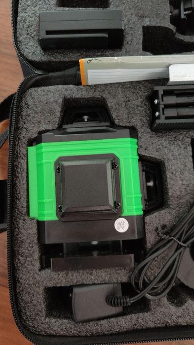 Miernik poziomu laserowego