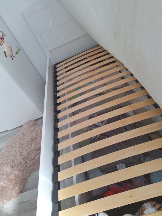 Sprzedam łóżko z materacem 90 cmx200