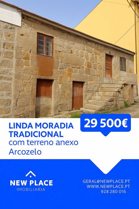 Linda moradia para recuperar a gosto, em pedra, com terreno.