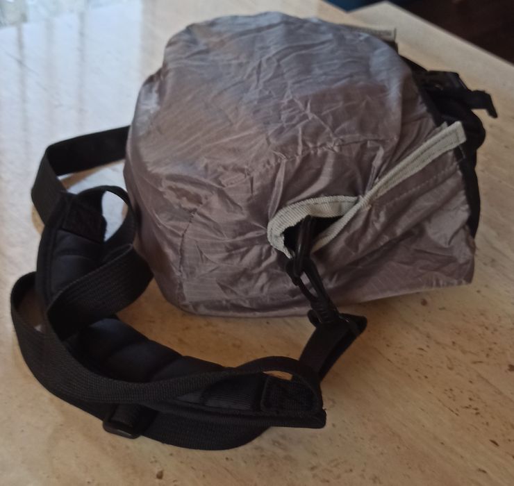 Torba na aparat fotograficzny, lustrzankę z pokrowcem przeciwdeszczowy