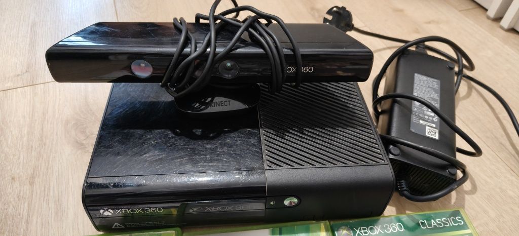 Xbox 360 E 4 GB 6 gier kinect