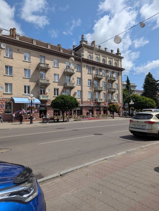 Продається ЕКСКЛЮЗИВНА 3кімнатна СТАЛІНКА в самому центрі міста