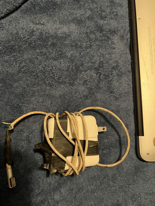 Apple MacBook Air 13", A1369, Late 2010 com carregador para peças