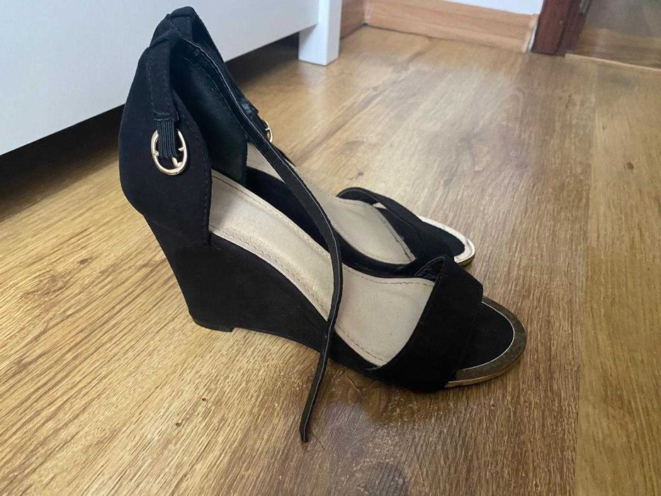 Damskie buty na koturnie r.36