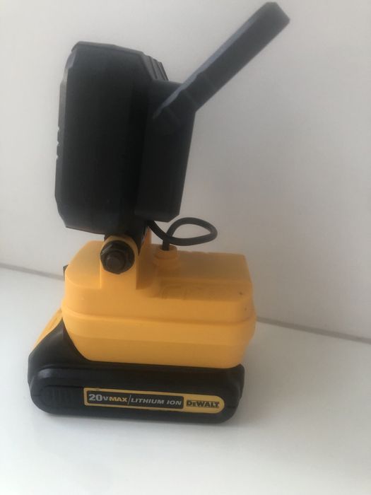 Акумуляторний ліхтар dewalt/milwukee /makita.