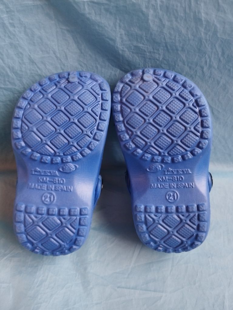 Sandálias de borracha tipo Crocs n.21