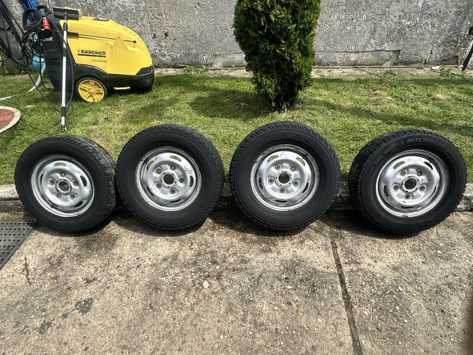 Kola ford transit 2x 195/70/15c 2x 215/70/15c