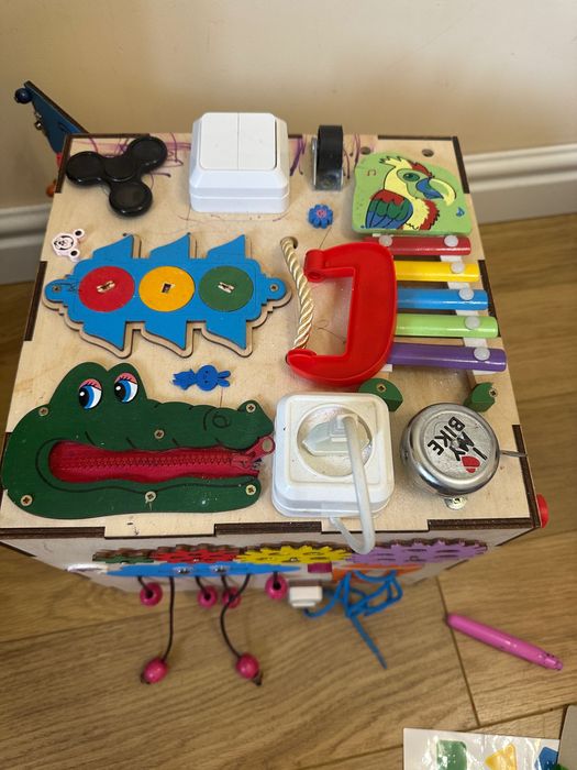 Бізікуб дитячий 30*30