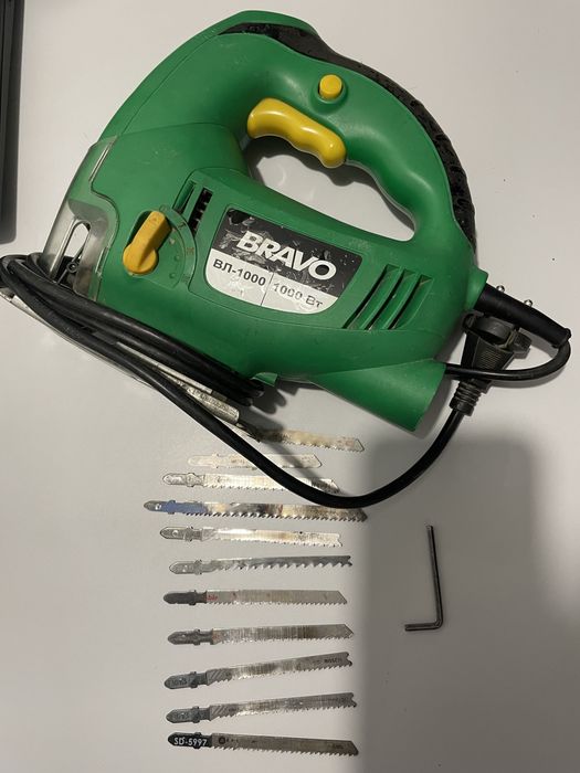 Лобзик з пилками