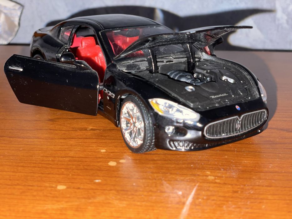 Продам металеві машини Bugatti chiron, Bugatti Divi, Maserati. 1:24