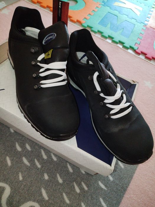 Sapatos novos trabalho