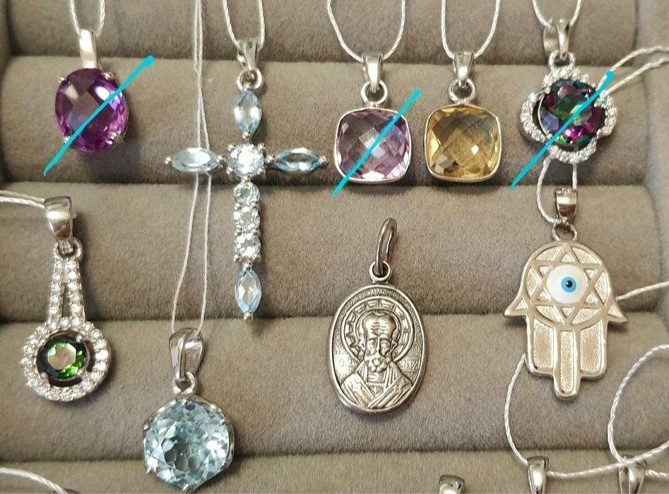 Срібна підвіска з топазом