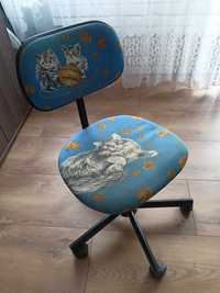 Krzesło obrotowe dla dziecka z kotkiem