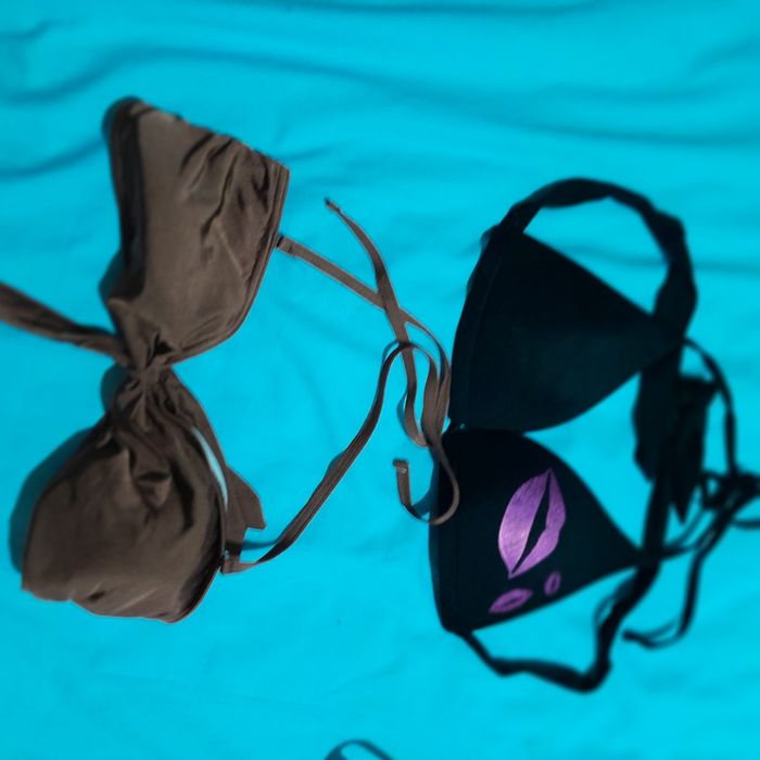 Várias partes de biquínis