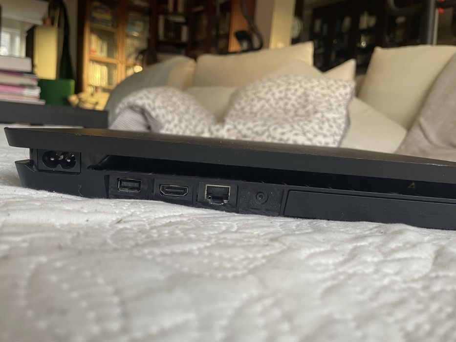 sprzedam konsole ps4