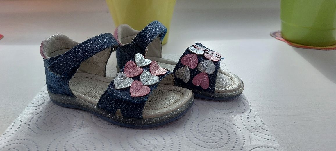 Sandalki dla dziewczynki