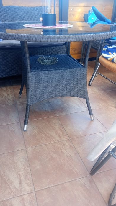 Sprzedam stół okrągły z szybą