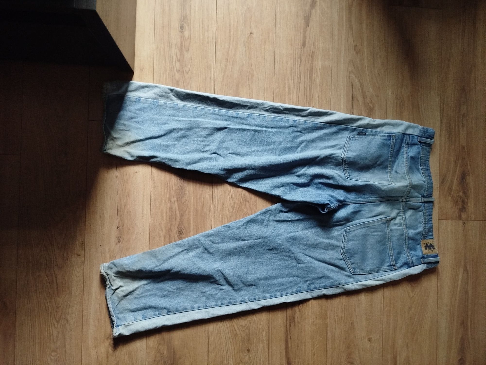 niebieskie baggy jeansy cropp