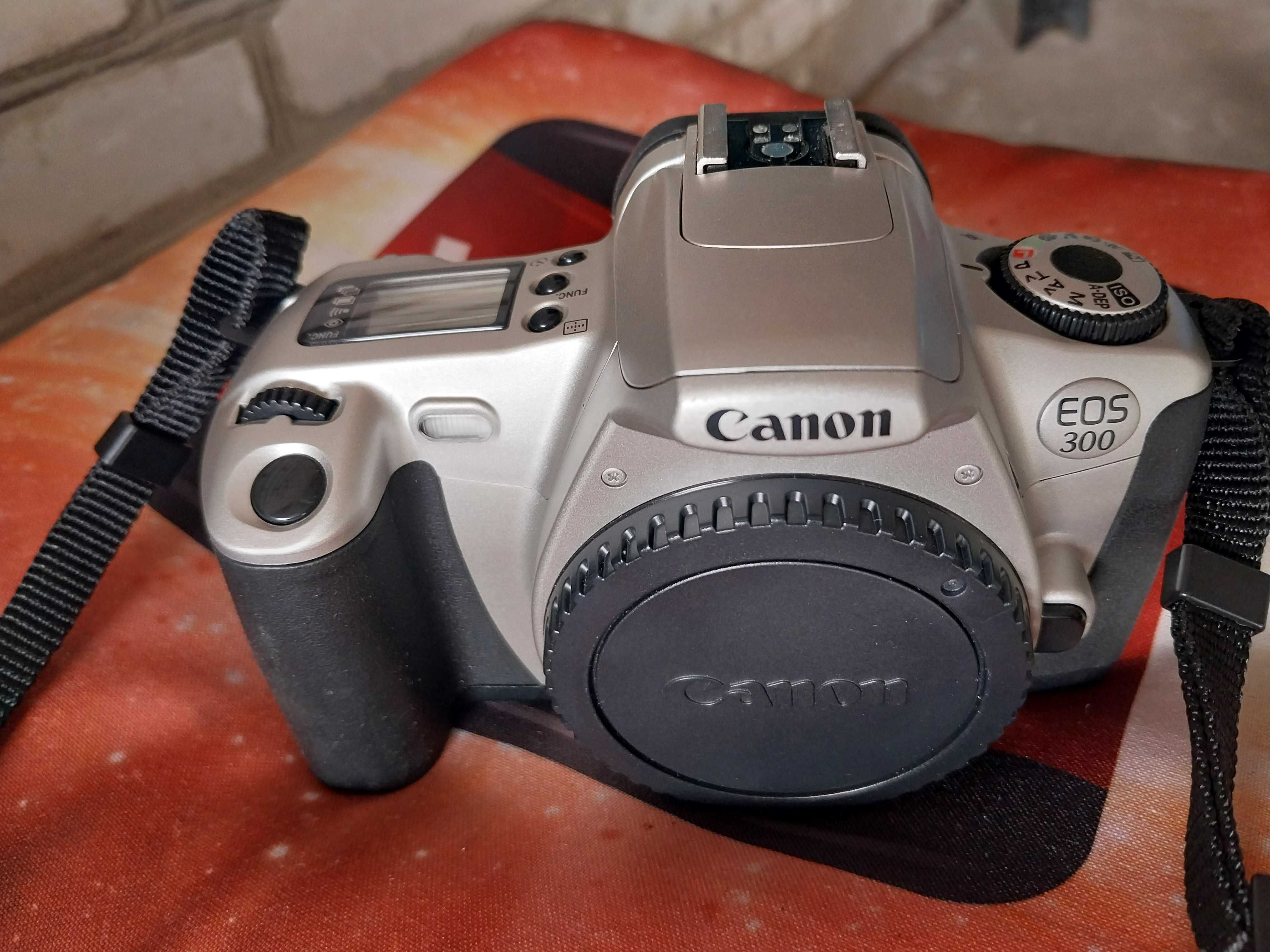 Продам фотоаппарат с объектовом Canon EOS 300 kit  Об'єктив Canon Zoom