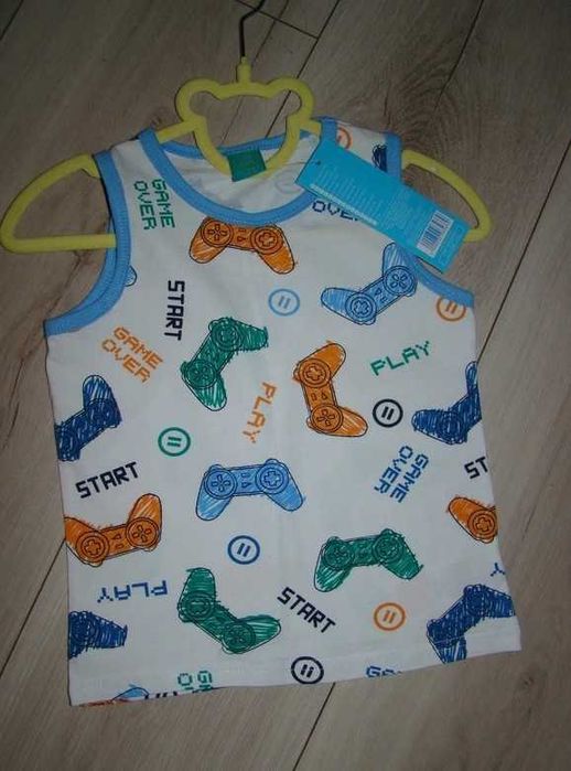 Koszulka na ramiączka chłopięca w rozmiarze 98-104