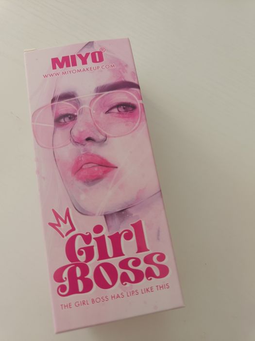 miyo girl boss zestaw do ust błyszczyk i konturówka