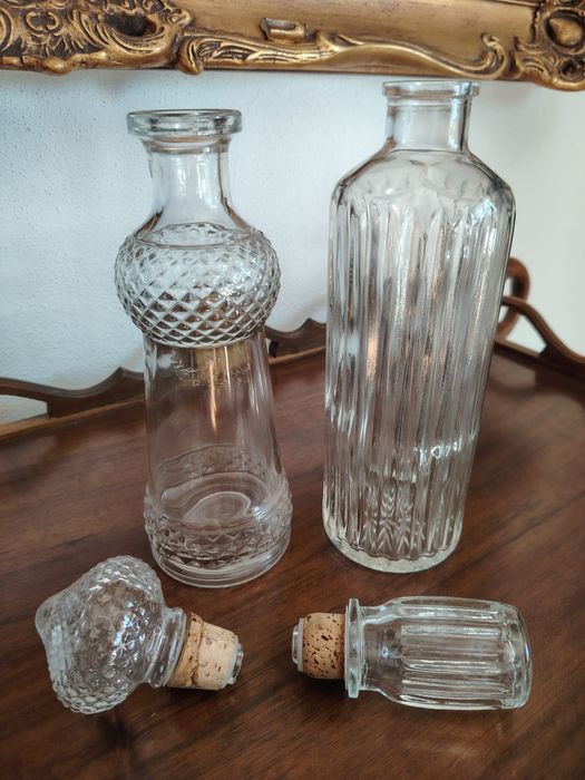 Conjunto de 2 Garrafas de Licor e 6 Copos Cada