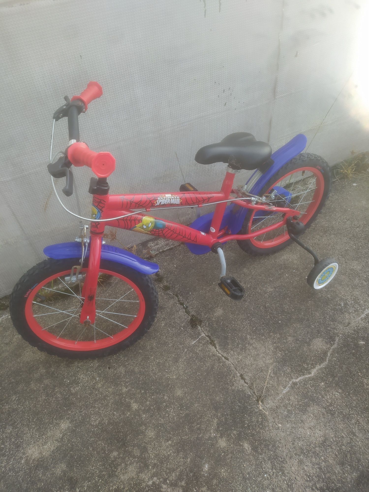 Bicicleta criança homem aranha
