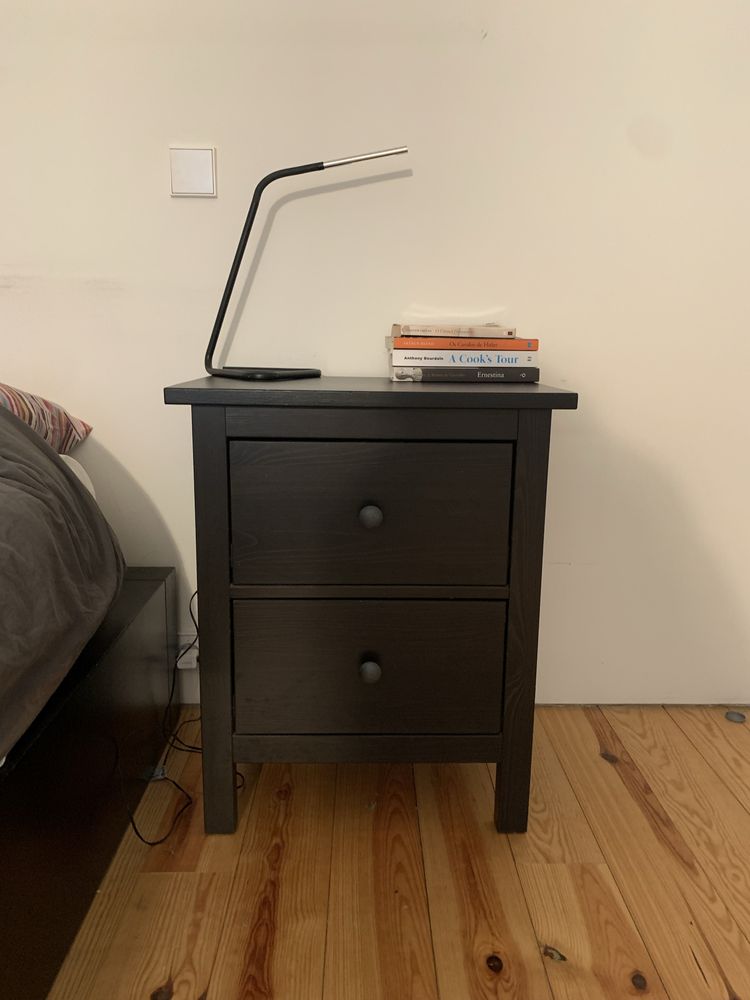 Mesa de cabeira IKEA Hemnes castanha escura