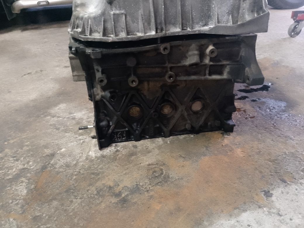 Блок і колінвала в хворі Опель віваро 1,9 f9k