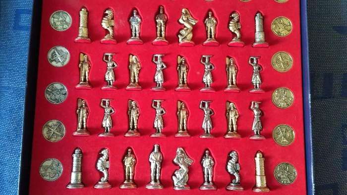 Peças Xadrez e Dama em Ouro e Prata