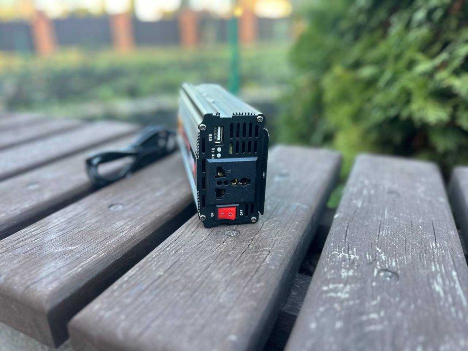 Перетворювач Інвертор PowerOne 800W із зарядкою UPS 12V220V ИБП ДБЖ