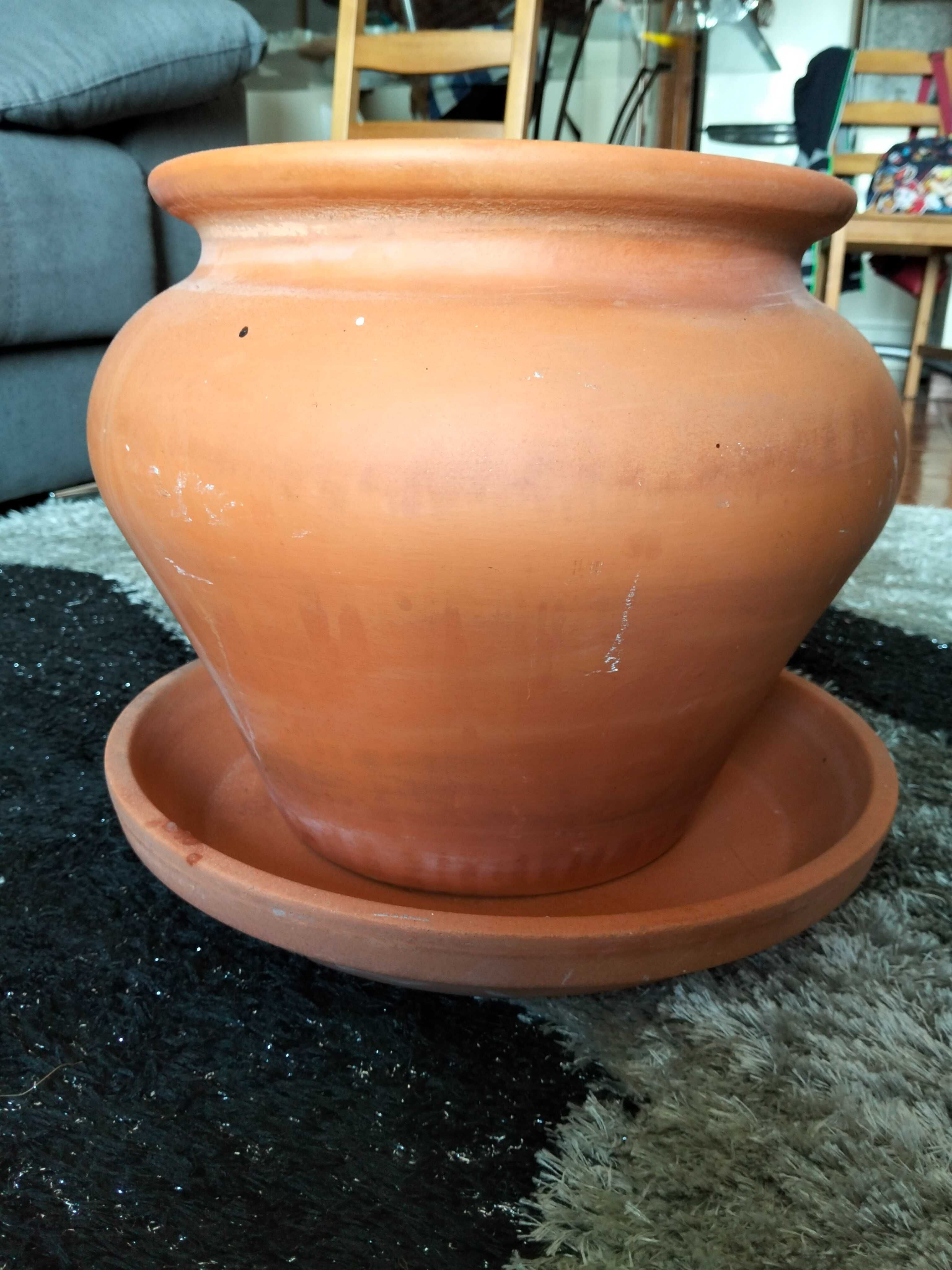 Vaso esculpido barro