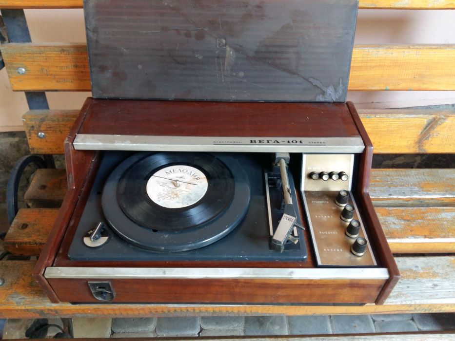 Програвач вінілових платівок ВЕГА-101