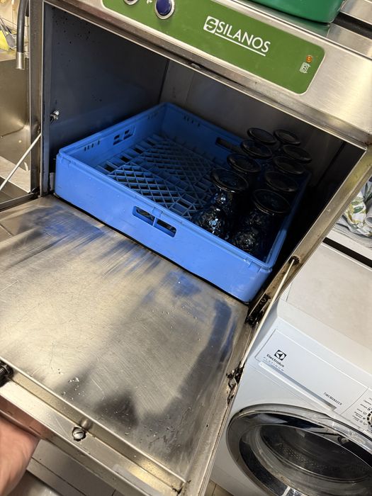 Продається професійна посудомийна машина Silanos