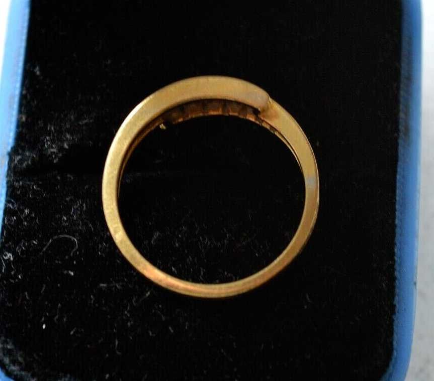 Złoty pierścionek vintage, w stylu Channel z 14 diamentami