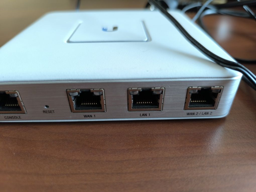 Продам маршрутизатор Ubiquiti UniFi Security Gateway (USG).